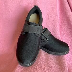 Dr Comfort 8W adjustable Velcro shoes.  NWOT